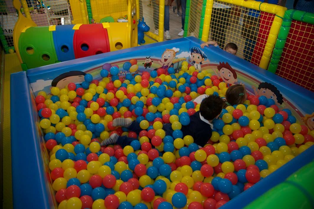Piscina di palline del playground